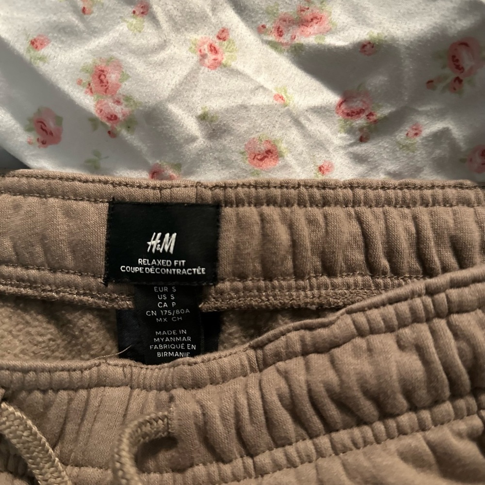 H&M - sweat size (S) women’s newly made material